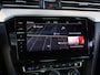 Volkswagen Passat 1.5 TSI Elegance Business R 150 pk DSG | R-Line | Dealer onderhouden | Trekhaak | Panoramadak | Alcantara/Leder | Navigatie | Camera | Cruise control | LED Matrix |