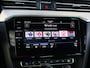 Volkswagen Passat 1.5 TSI Elegance Business R 150 pk DSG | R-Line | Dealer onderhouden | Trekhaak | Panoramadak | Alcantara/Leder | Navigatie | Camera | Cruise control | LED Matrix |