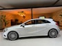 Mercedes-Benz A-klasse 180 AMG NAP|Xenon|LED|Navi|Leder|Afneembaar Trekhaak|Rijklaar