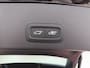 Volvo XC40 B4 211pk Plus Dark / 20'' / Pixel Koplampen / Panoramadak / Getint Glas / Nubuck / 360 Camera / El. Stoelen / Noodreservewiel / Trekhaak / Stoel + Stuuw. Verwarming /