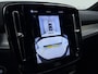 Volvo XC40 B4 211pk Plus Dark / 20'' / Pixel Koplampen / Panoramadak / Getint Glas / Nubuck / 360 Camera / El. Stoelen / Noodreservewiel / Trekhaak / Stoel + Stuuw. Verwarming /