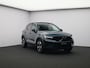 Volvo XC40 2.0 B4 Plus Dark / Trekhaak / Pan. dak / Harman Kardon / Privacy Glass / Elektr. bedienbare stoelen / Stoel+stuurwielverwarming