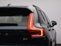 Volvo XC40 2.0 B4 Plus Dark / Trekhaak / Pan. dak / Harman Kardon / Privacy Glass / Elektr. bedienbare stoelen / Stoel+stuurwielverwarming