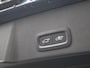 Volvo XC40 2.0 B4 Plus Dark / Trekhaak / Pan. dak / Harman Kardon / Privacy Glass / Elektr. bedienbare stoelen / Stoel+stuurwielverwarming