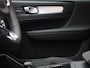 Volvo XC40 2.0 B4 Plus Dark / Trekhaak / Pan. dak / Harman Kardon / Privacy Glass / Elektr. bedienbare stoelen / Stoel+stuurwielverwarming