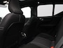 Volvo XC40 2.0 B4 Plus Dark / Trekhaak / Pan. dak / Harman Kardon / Privacy Glass / Elektr. bedienbare stoelen / Stoel+stuurwielverwarming