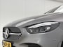 Mercedes-Benz B-klasse 200 AMG Nightpakket | Panoramadak | Sfeerverlichting | Keyless GO | Stoelverwarming | Parkeerpakket met Camera | Inclusief 24 maanden Mercedes-Benz Certified garantie voor Europa.