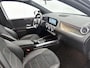 Mercedes-Benz B-klasse 200 AMG Nightpakket | Panoramadak | Sfeerverlichting | Keyless GO | Stoelverwarming | Parkeerpakket met Camera | Inclusief 24 maanden Mercedes-Benz Certified garantie voor Europa.