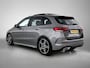 Mercedes-Benz B-klasse 200 AMG Nightpakket | Panoramadak | Sfeerverlichting | Keyless GO | Stoelverwarming | Parkeerpakket met Camera | Inclusief 24 maanden Mercedes-Benz Certified garantie voor Europa.