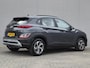 Hyundai Kona 1.6 GDI HEV Comfort Smart / Dealer onderhouden / Trekhaak Vast / Navigatie / Trekgewicht 1.300 kg / Apple Carplay Android Auto / Krell Audio Systeem / Adaptief cruise control / Achteruitrijcamera /
