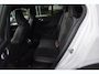 Volvo XC40 B4 211PK Plus Dark | ACC | Trekhaak | Schuif/kanteldak | Stoel + Stuur verwarmd | BLIS | Nubuck | El. Stoelen |