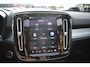 Volvo XC40 B4 211PK Plus Dark | ACC | Trekhaak | Schuif/kanteldak | Stoel + Stuur verwarmd | BLIS | Nubuck | El. Stoelen |