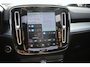 Volvo XC40 B4 211PK Plus Dark | ACC | Trekhaak | Schuif/kanteldak | Stoel + Stuur verwarmd | BLIS | Nubuck | El. Stoelen |