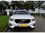 Volvo XC40 B4 211PK Plus Dark | ACC | Trekhaak | Schuif/kanteldak | Stoel + Stuur verwarmd | BLIS | Nubuck | El. Stoelen |