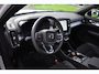 Volvo XC40 B4 211PK Plus Dark | ACC | Trekhaak | Schuif/kanteldak | Stoel + Stuur verwarmd | BLIS | Nubuck | El. Stoelen |