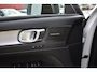 Volvo XC40 B4 211PK Plus Dark | ACC | Trekhaak | Schuif/kanteldak | Stoel + Stuur verwarmd | BLIS | Nubuck | El. Stoelen |