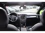 Volvo XC40 B4 211PK Plus Dark | ACC | Trekhaak | Schuif/kanteldak | Stoel + Stuur verwarmd | BLIS | Nubuck | El. Stoelen |