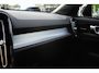 Volvo XC40 B4 211PK Plus Dark | ACC | Trekhaak | Schuif/kanteldak | Stoel + Stuur verwarmd | BLIS | Nubuck | El. Stoelen |