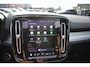 Volvo XC40 B4 211PK Plus Dark | ACC | Trekhaak | Schuif/kanteldak | Stoel + Stuur verwarmd | BLIS | Nubuck | El. Stoelen |
