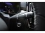 Volvo XC40 B4 211PK Plus Dark | ACC | Trekhaak | Schuif/kanteldak | Stoel + Stuur verwarmd | BLIS | Nubuck | El. Stoelen |