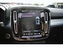 Volvo XC40 B4 211PK Plus Dark | ACC | Trekhaak | Schuif/kanteldak | Stoel + Stuur verwarmd | BLIS | Nubuck | El. Stoelen |