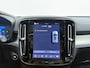 Volvo XC40 B4 211pk Plus Dark / Nubuck / Elektr. Stoelen / Panoramadak / Trekhaak / Harman&Kardon Audio / Getint Glas / ACC / BLIS / Keyless / Stoel + Stuurw. Verwarming / PDC + Camera / Noordreservewiel /