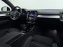 Volvo XC40 B4 211pk Plus Dark / Nubuck / Elektr. Stoelen / Panoramadak / Trekhaak / Harman&Kardon Audio / Getint Glas / ACC / BLIS / Keyless / Stoel + Stuurw. Verwarming / PDC + Camera / Noordreservewiel /