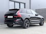 Volvo XC60 2.0 T8 Plug-in hybrid AWD Plus Black Edition 455 PK | Long Range | Pano | 2 fase laden | All season banden
