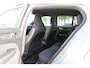 Volvo EX40 Single Motor Extended Range Plus 82 kWh | Trekhaak | Verwarmbare voorstoelen en stuurwiel | Premium audio by Harman Kardon | Keyless | Adaptieve cruise control | Warmtepomp