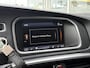 Volvo V40 1.6 T4 Summum / NL-Auto / Vol-Leder / Panodak / Adaptive Cruise-Control / Stoelverwarming / Dodehoek-Detectie / Adaptieve-Koplampen / Radio-Bluetooth / Navi / PDC met Camera / 17'' LMV / All-Seasons / ENZ.