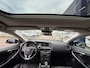 Volvo V40 1.6 T4 Summum / NL-Auto / Vol-Leder / Panodak / Adaptive Cruise-Control / Stoelverwarming / Dodehoek-Detectie / Adaptieve-Koplampen / Radio-Bluetooth / Navi / PDC met Camera / 17'' LMV / All-Seasons / ENZ.