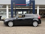 Volvo V40 1.6 T4 Summum / NL-Auto / Vol-Leder / Panodak / Adaptive Cruise-Control / Stoelverwarming / Dodehoek-Detectie / Adaptieve-Koplampen / Radio-Bluetooth / Navi / PDC met Camera / 17'' LMV / All-Seasons / ENZ.