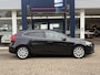 Volvo V40 1.6 T4 Summum / NL-Auto / Vol-Leder / Panodak / Adaptive Cruise-Control / Stoelverwarming / Dodehoek-Detectie / Adaptieve-Koplampen / Radio-Bluetooth / Navi / PDC met Camera / 17'' LMV / All-Seasons / ENZ.