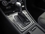 Volkswagen Golf 1.5 TSI Highline R 150Pk Automaat (PANORAMADAK, APPLE CARPLAY, GROOT NAVI, ALCANTARA, STOELVERWARMING, SPORTSTOELEN, PARKEERSENSOREN, ADAPTIVE CRUISE, MASSAGE, NIEUWE APK, NIEUWSTAAT)