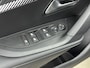 Peugeot 2008 SUV 100pk Allure | 360% Camera | Verwarmbare voorstoelen | Carplay | Dodehoekbewaking | Navigatie |