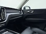 Volvo XC60 B5 251pk Momentum Exclusive / Panoramadak / Head-Up / DAB / Harman&Kardon Audio / 360 Camera / Leder / ACC / BLIS / 4-Zone Climate / Trekhaak / Stoel +Stuurw. Verwarming / Zittingverlenger / Draadloze Oplader /