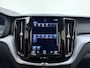 Volvo XC60 B5 251pk Momentum Exclusive / Panoramadak / Head-Up / DAB / Harman&Kardon Audio / 360 Camera / Leder / ACC / BLIS / 4-Zone Climate / Trekhaak / Stoel +Stuurw. Verwarming / Zittingverlenger / Draadloze Oplader /