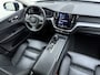 Volvo XC60 B5 251pk Momentum Exclusive / Panoramadak / Head-Up / DAB / Harman&Kardon Audio / 360 Camera / Leder / ACC / BLIS / 4-Zone Climate / Trekhaak / Stoel +Stuurw. Verwarming / Zittingverlenger / Draadloze Oplader /