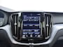 Volvo XC60 B5 251pk Momentum Exclusive / Panoramadak / Head-Up / DAB / Harman&Kardon Audio / 360 Camera / Leder / ACC / BLIS / 4-Zone Climate / Trekhaak / Stoel +Stuurw. Verwarming / Zittingverlenger / Draadloze Oplader /