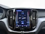 Volvo XC60 B5 251pk Momentum Exclusive / Panoramadak / Head-Up / DAB / Harman&Kardon Audio / 360 Camera / Leder / ACC / BLIS / 4-Zone Climate / Trekhaak / Stoel +Stuurw. Verwarming / Zittingverlenger / Draadloze Oplader /