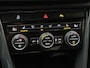 Volkswagen T-Roc 1.5 TSi 150 Pk R-Line | Stoelverwarming | Camera | Trekhaak | Navigatie | Adaptive Cruise | 17 Inch