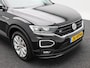 Volkswagen T-Roc 1.5 TSi 150 Pk R-Line | Stoelverwarming | Camera | Trekhaak | Navigatie | Adaptive Cruise | 17 Inch