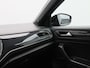 Volkswagen T-Roc 1.5 TSi 150 Pk R-Line | Stoelverwarming | Camera | Trekhaak | Navigatie | Adaptive Cruise | 17 Inch
