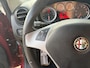 Alfa Romeo MiTo 0.9 TwinAir Distinctive / NL-Auto / Vol-Leder / 2e-Eigenaar / Rijklaar, net nieuwe Beurt+APK / 105 PK / Cruise-Control / Climate-Control / Armsteun / Radio-Bluetooth / Navi / PDC-Achter / 17'' LMV /
