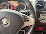 Alfa Romeo MiTo 0.9 TwinAir Distinctive / NL-Auto / Vol-Leder / 2e-Eigenaar / Rijklaar, net nieuwe Beurt+APK / 105 PK / Cruise-Control / Climate-Control / Armsteun / Radio-Bluetooth / Navi / PDC-Achter / 17'' LMV /