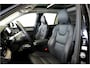 Volvo XC90 2.0 T8 AWD 335kW/456pk Aut8 Recharge Ultra Dark 7P BOWERS&WILKINS + LUCHTVERING + MASSAGE + EL.TREKHAAK + ADAPT.CRUISE + PANORAMADAK + HEAD-UP + STOELVERWARMIN V&A + STUURVERWARMING + LEDEREN DASHBOARD + 360 CAMERA + STOELVENTILATIE + 21" LM-VELGEN!!
