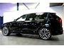 Volvo XC90 2.0 T8 AWD 335kW/456pk Aut8 Recharge Ultra Dark 7P BOWERS&WILKINS + LUCHTVERING + MASSAGE + EL.TREKHAAK + ADAPT.CRUISE + PANORAMADAK + HEAD-UP + STOELVERWARMIN V&A + STUURVERWARMING + LEDEREN DASHBOARD + 360 CAMERA + STOELVENTILATIE + 21" LM-VELGEN!!