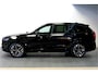 Volvo XC90 2.0 T8 AWD 335kW/456pk Aut8 Recharge Ultra Dark 7P BOWERS&WILKINS + LUCHTVERING + MASSAGE + EL.TREKHAAK + ADAPT.CRUISE + PANORAMADAK + HEAD-UP + STOELVERWARMIN V&A + STUURVERWARMING + LEDEREN DASHBOARD + 360 CAMERA + STOELVENTILATIE + 21" LM-VELGEN!!