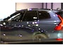 Volvo XC90 2.0 T8 AWD 335kW/456pk Aut8 Recharge Ultra Dark 7P BOWERS&WILKINS + LUCHTVERING + MASSAGE + EL.TREKHAAK + ADAPT.CRUISE + PANORAMADAK + HEAD-UP + STOELVERWARMIN V&A + STUURVERWARMING + LEDEREN DASHBOARD + 360 CAMERA + STOELVENTILATIE + 21" LM-VELGEN!!