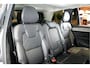Volvo XC90 2.0 T8 AWD 335kW/456pk Aut8 Recharge Ultra Dark 7P BOWERS&WILKINS + LUCHTVERING + MASSAGE + EL.TREKHAAK + ADAPT.CRUISE + PANORAMADAK + HEAD-UP + STOELVERWARMIN V&A + STUURVERWARMING + LEDEREN DASHBOARD + 360 CAMERA + STOELVENTILATIE + 21" LM-VELGEN!!